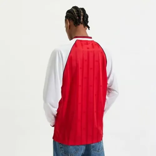 1799281_C3C319DC-D4EA-2DA3-A357-BB86DCF64C80