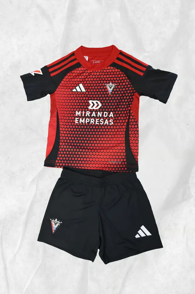 Kit de casa Mirandés 2024/25 para niños