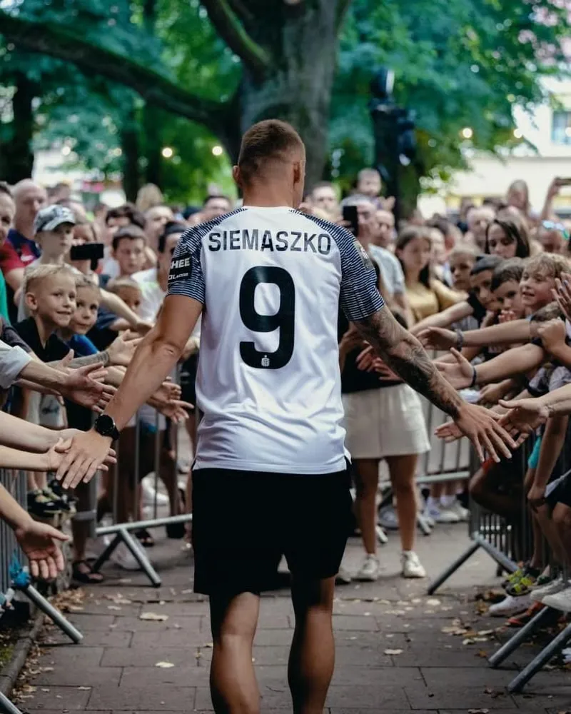Camiseta de local Puszcza Niepołomice 2024/25 para mujeres - Imagen 2