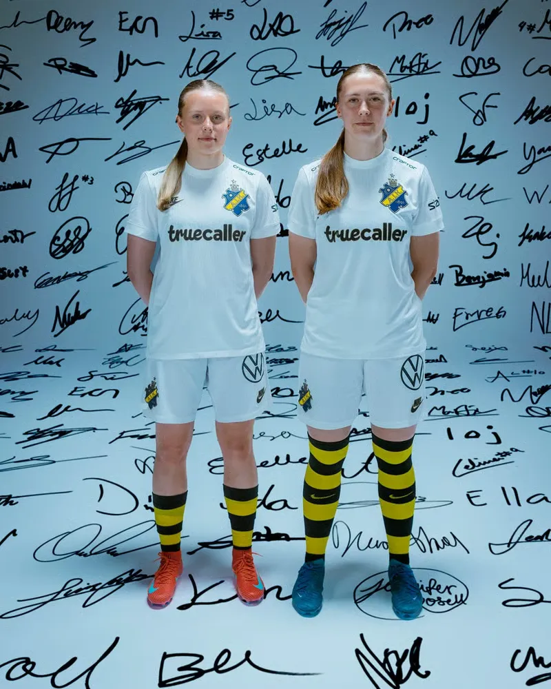 Pantalones cortos visitantes para mujeres AIK 2025