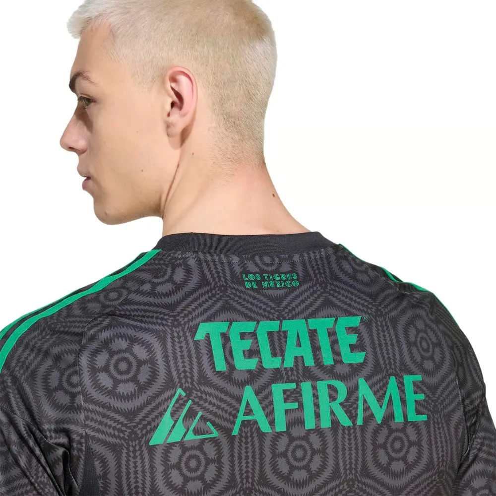 2651655_F1878610-EBD7-8F52-4F3A-34A4D9C549C6