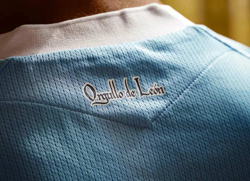 Camiseta cuarta 2025/26 para niño del Cultural Leonesa - Imagen 3